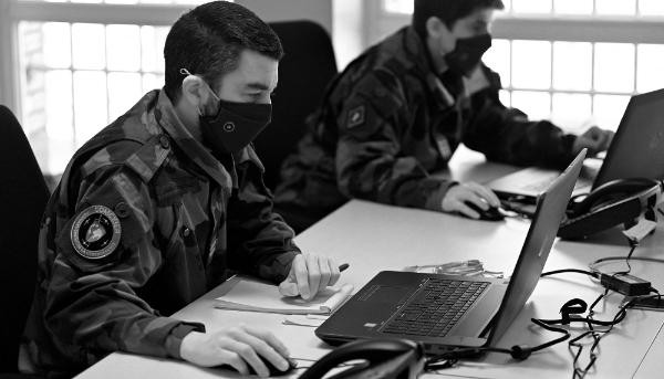 Soldats du COMCYBER lors d'un exercice réalisé en mars 2021, à Rennes.