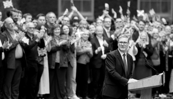 Le leader travailliste et nouveau premier ministre Keir Starmer, le 5 juillet 2024 à Londres, devant le 10 Downing Street.