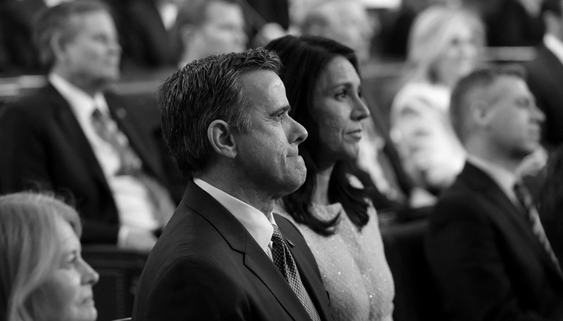 Le directeur de la CIA, John Ratcliffe (gauche), et la directrice du renseignement national américain, Tulsi Gabbard, au Capitole, à Washington, le 4 mars 2025.