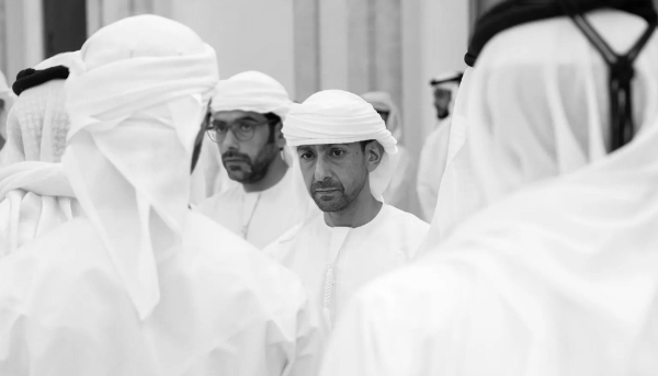 Mohammed bin Tahnoon bin Mohammed al-Nahyan lors des funérailles de son père Tahnoon bin Mohammed al-Nahyan, le 2 mai 2024 à Abu Dhabi.