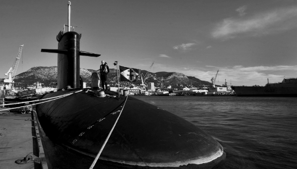 Un sous-marin nucléaire d'attaque de classe Rubis à Toulon, en novembre 2005. C'est un sous-marin de ce type que Paris mobilise depuis quelques jours au large des côtes libanaises. 
