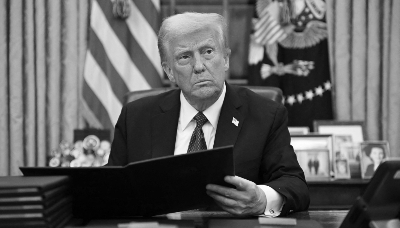 Le président américain Donald Trump dans le bureau ovale de la Maison blanche, le 20 janvier 2025.