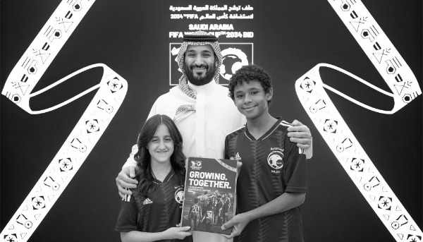 Le prince héritier saoudien Mohammed bin Salman affiche son soutien à la candidature de son pays à l'organisation de la Coupe du monde de football 2034. Djeddah, le 29 juillet 2024. 