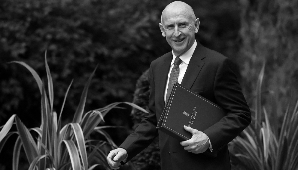 Le ministre de la défense britannique John Healy arrive à Downing Street pour une réunion de cabinet à Londres, le 9 juillet 2024.