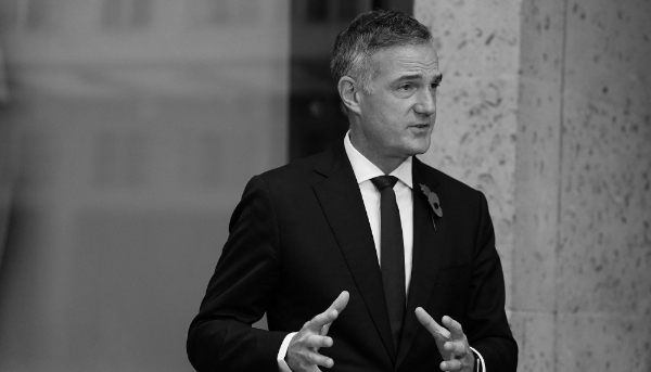 Hakluyt a mis ses réseaux au service du député travailliste Peter Kyle.